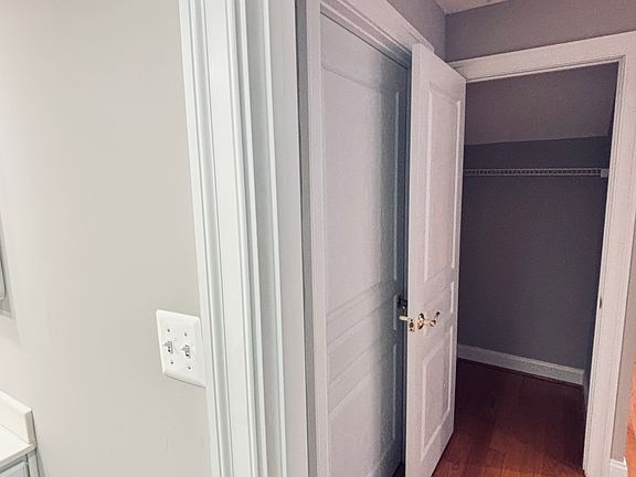 5th image of 300 Deep Trail Ln