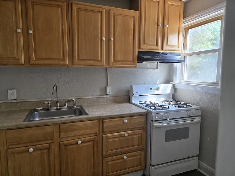 40 W Talbott St #1 — Photo 3