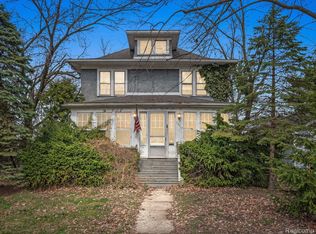 23017 Lake Blvd, Saint Clair Shores, MI 48082