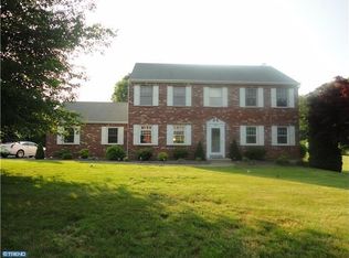 8 Wilson Cir, Chester Heights, PA 19017