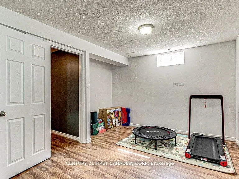 1876 Coronation Dr — Photo 26