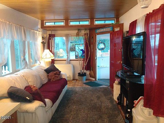 4th image of 10 Breeze St #1