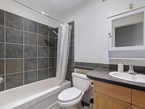 5th image of 1345 W 4th Ave #306