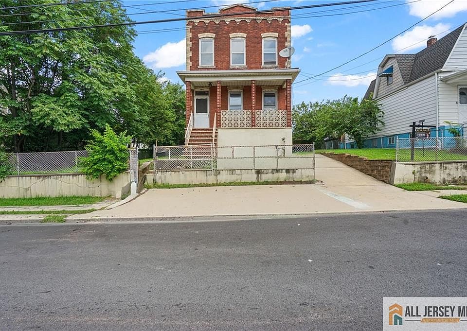 1st image of 364 Alpine St