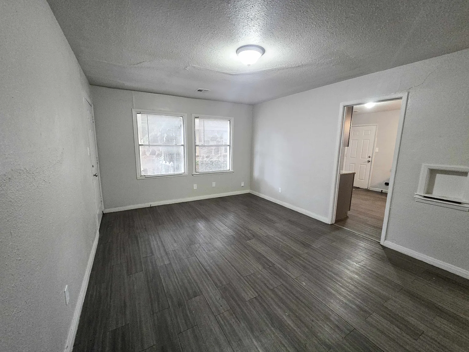 2 bed, 739 sqft, $950 — Photo 3