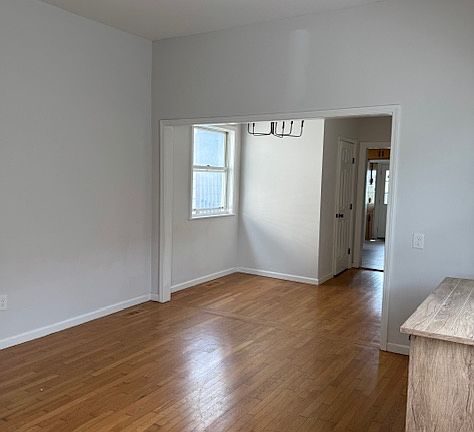 4th image of 419 N Thompson St