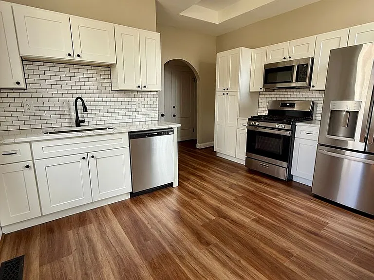 415 Considine Ave — Photo 1