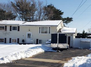 19 Homestead Dr, Wheatley Heights, NY 11798
