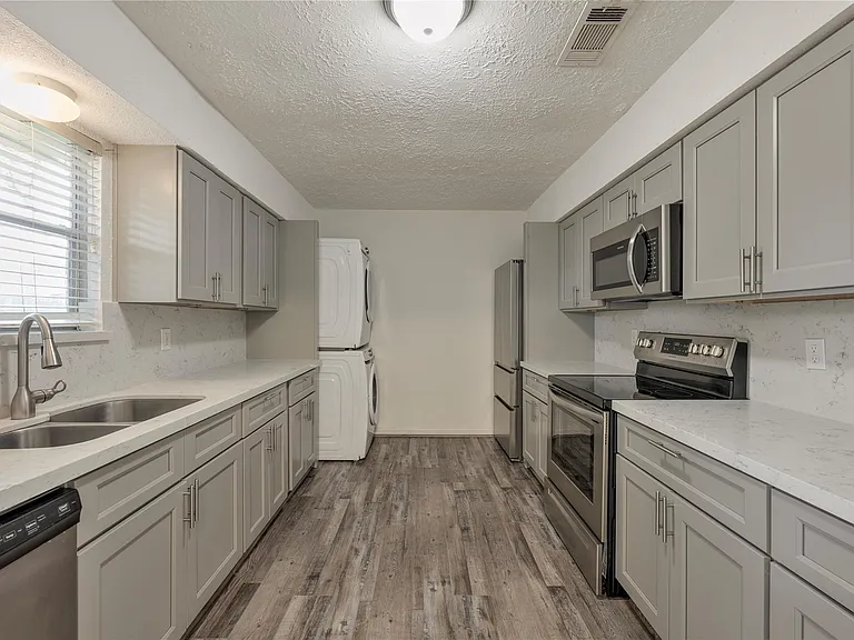 14119 Bella Dr — Photo 3