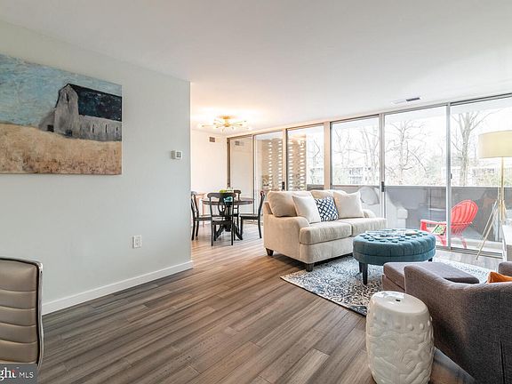 3rd image of 4415 Briarwood Ct N APT 28