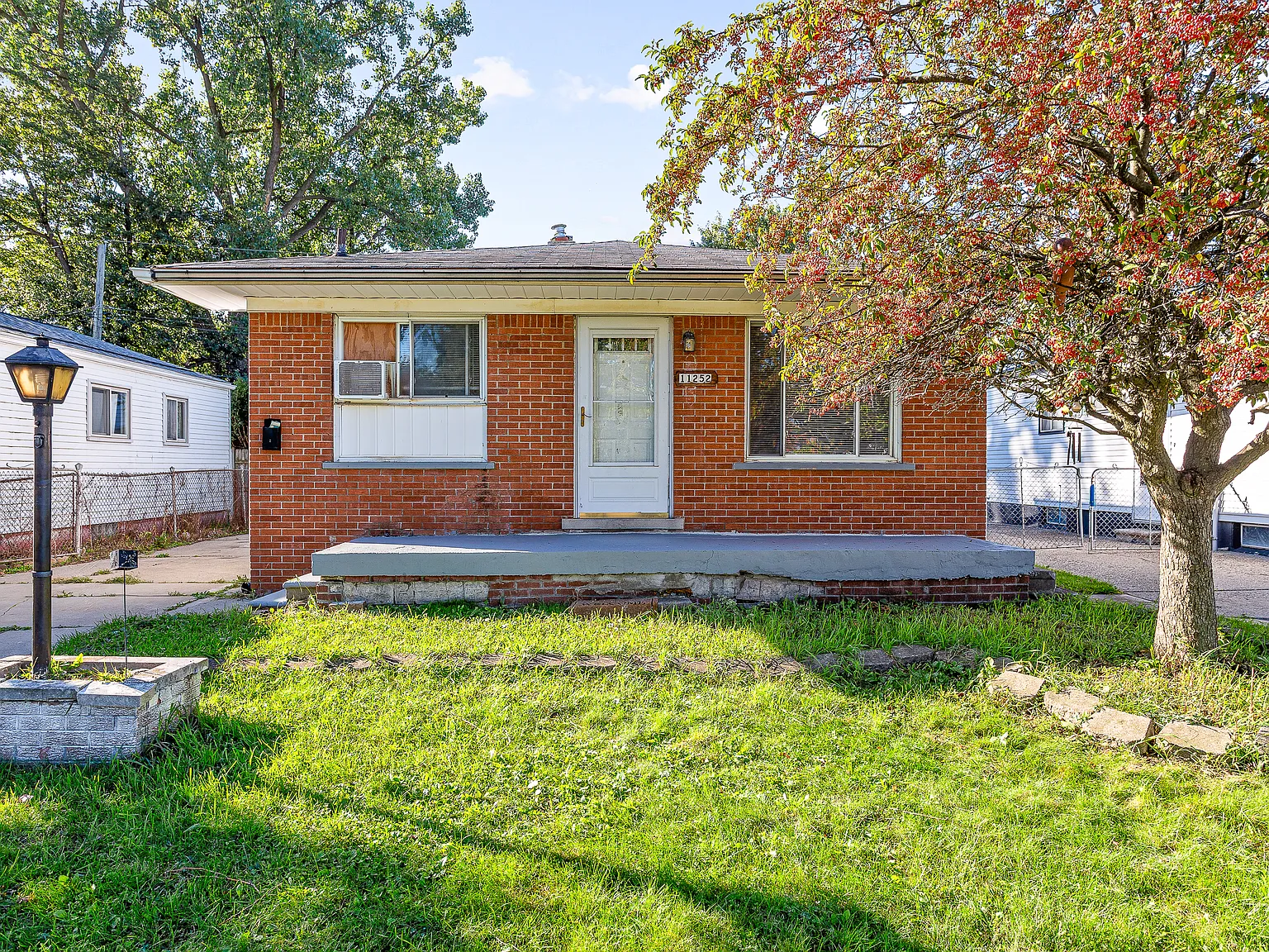 3 bed, 910 sqft, $1,575 — Photo 1