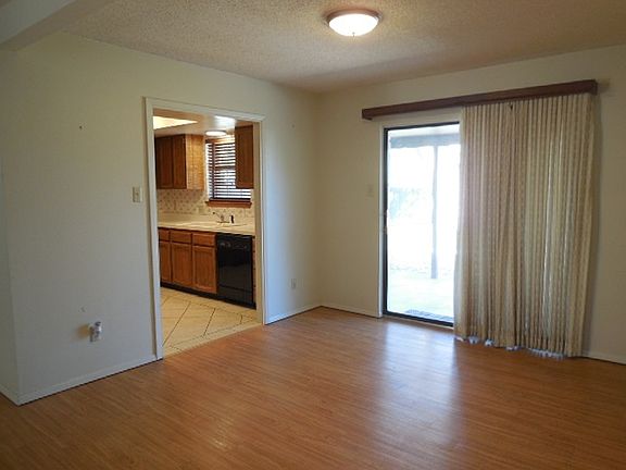 4th image of 1303 Hall Dr