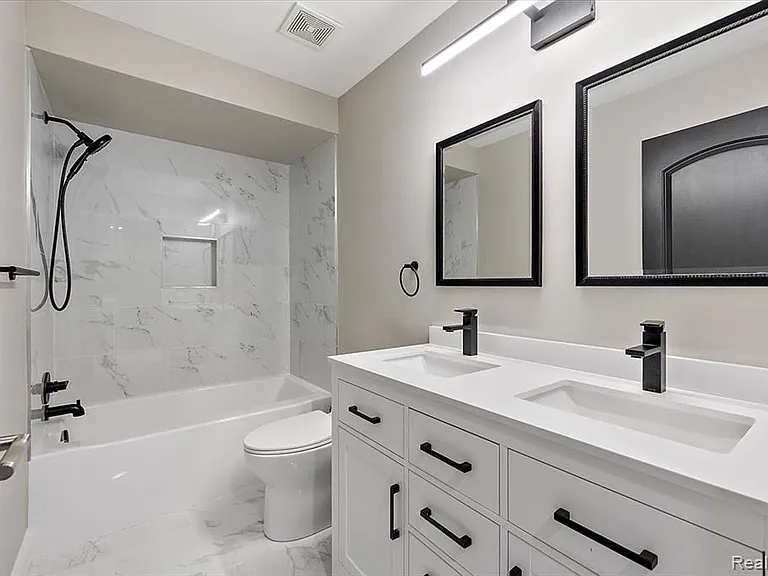 1109 Bennaville Ave — Photo 33