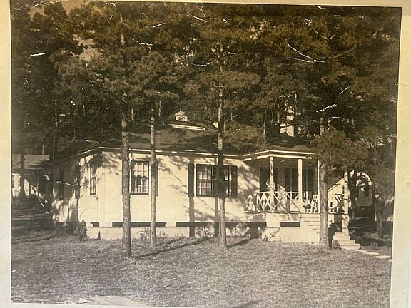 3rd image of 522 Collins Dr