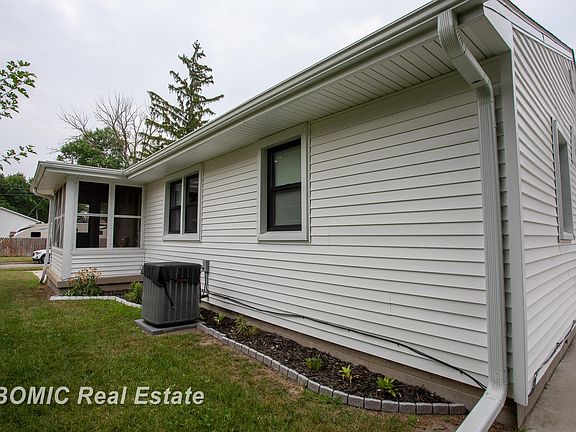 5th image of 1706 Helen St