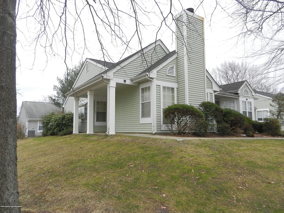 1st image of 1036A Canterbury Dr