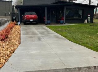 3202 Pridham St, Keego Harbor, MI 48320