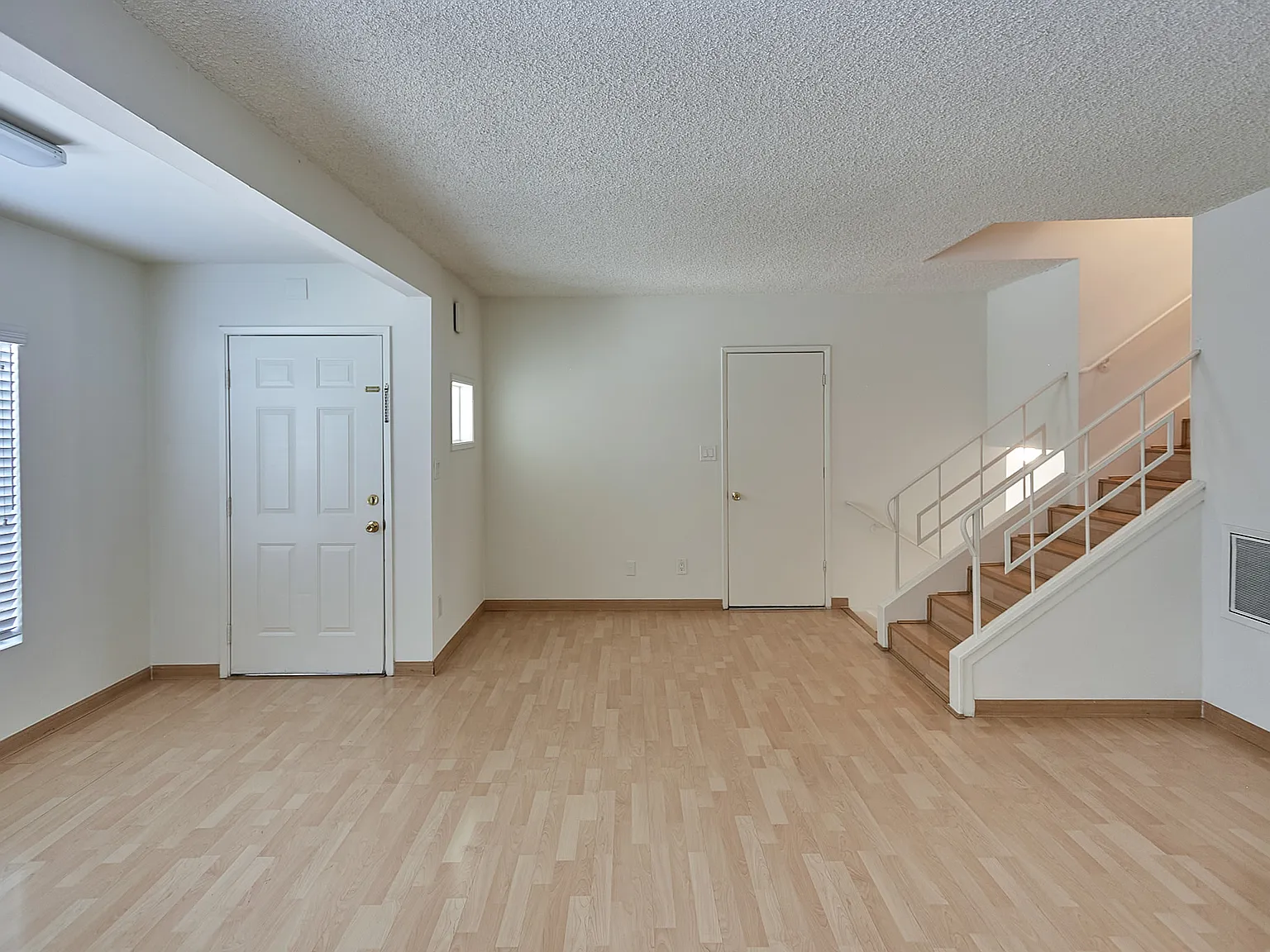 3 bed, 1500 sqft, $4,000 — Photo 4