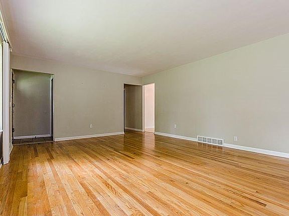 3rd image of 2775 Grant Dr