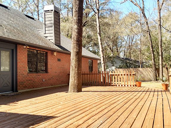 Large entertainment deck