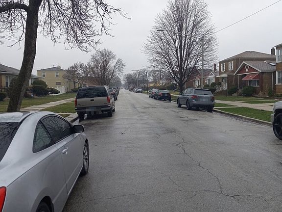 4th image of 10350 S Prairie Ave