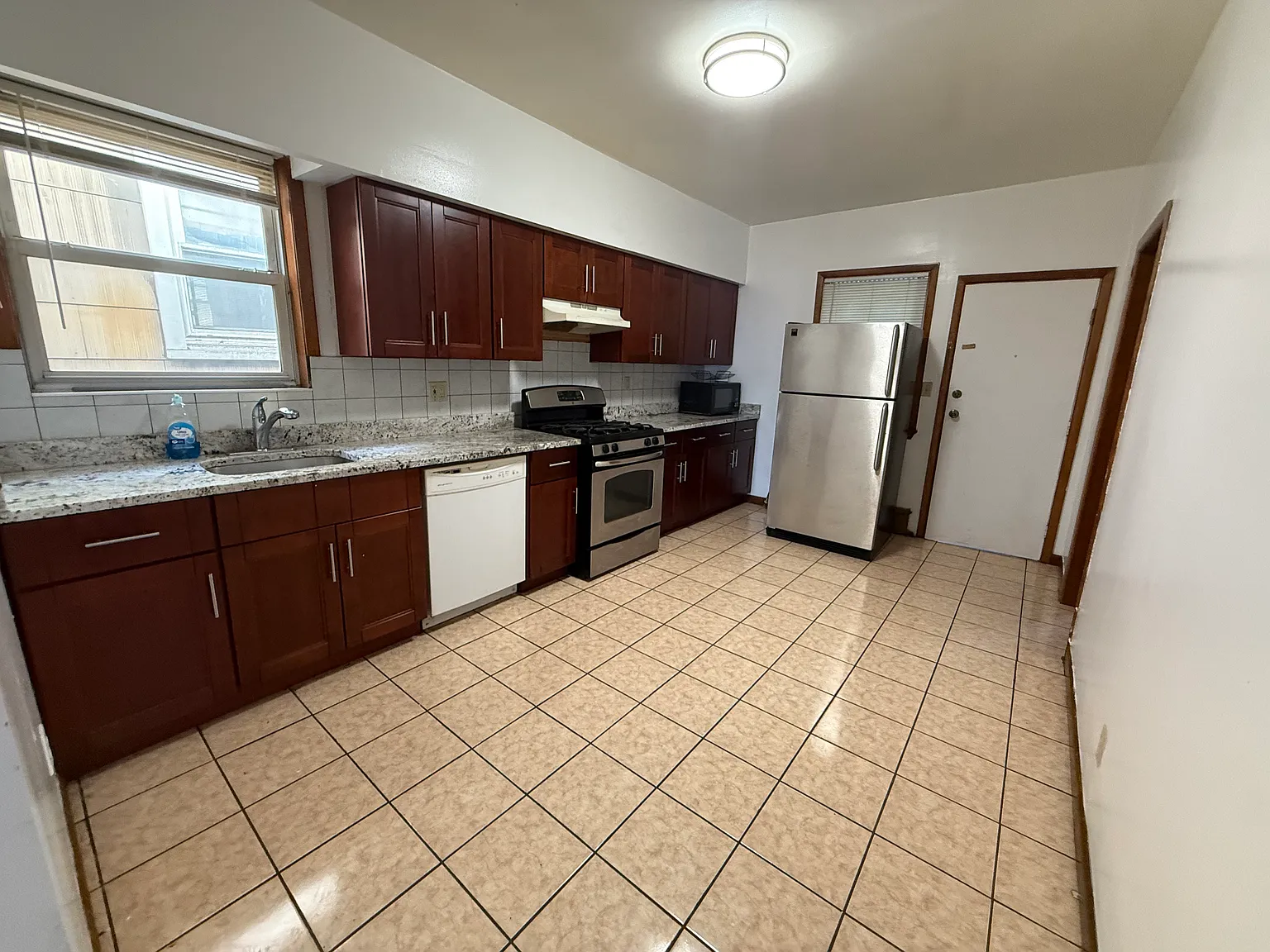 3 bed, 1.5 bath, $2,500 — Photo 1
