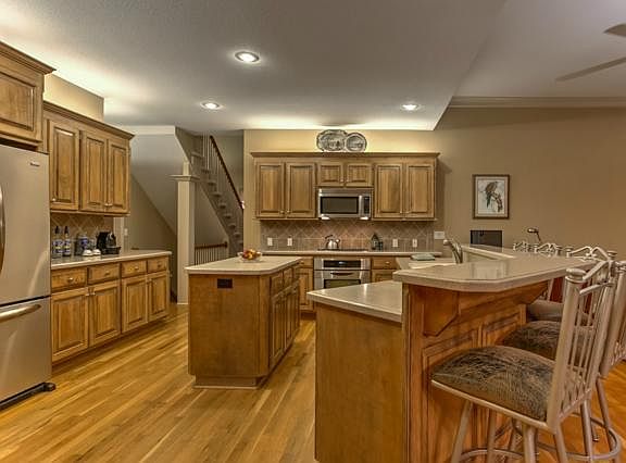 3rd image of 8118 Forest Park Dr