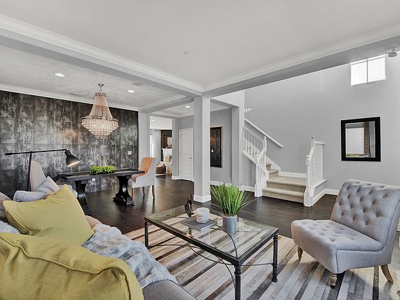 3rd image of 118 Crescent Dr