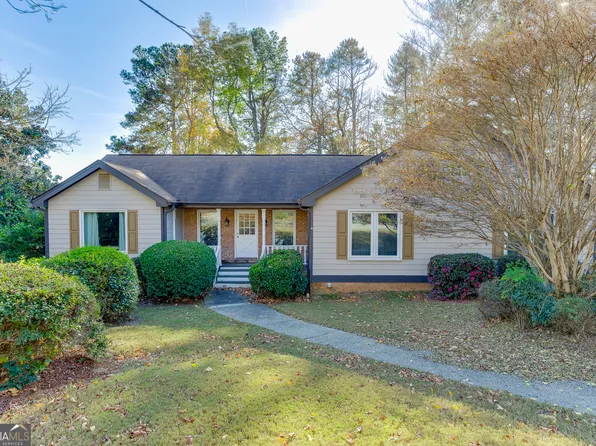 1303 Summit Chase Dr, Snellville, GA 30078