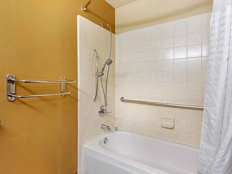Studio Suite - 2 Full Beds