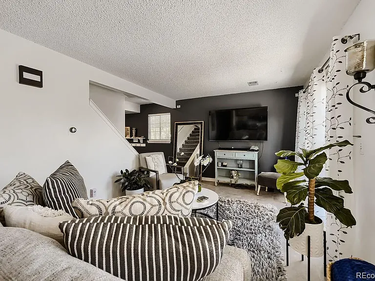 12704 Forest St — Photo 14