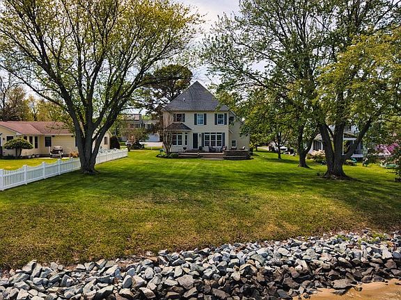 5th image of 604 Broadcreek Dr
