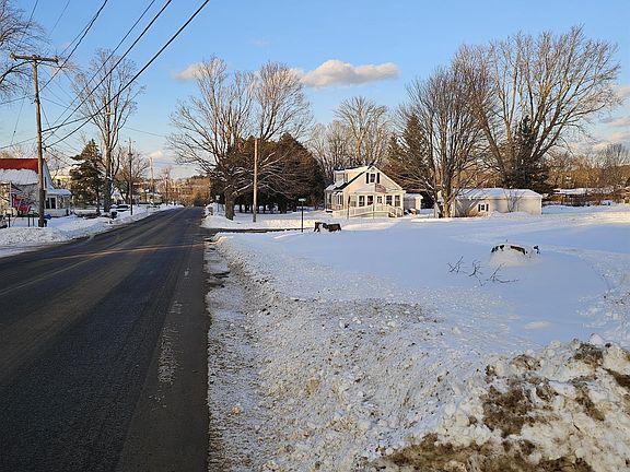 4th image of Clinton St