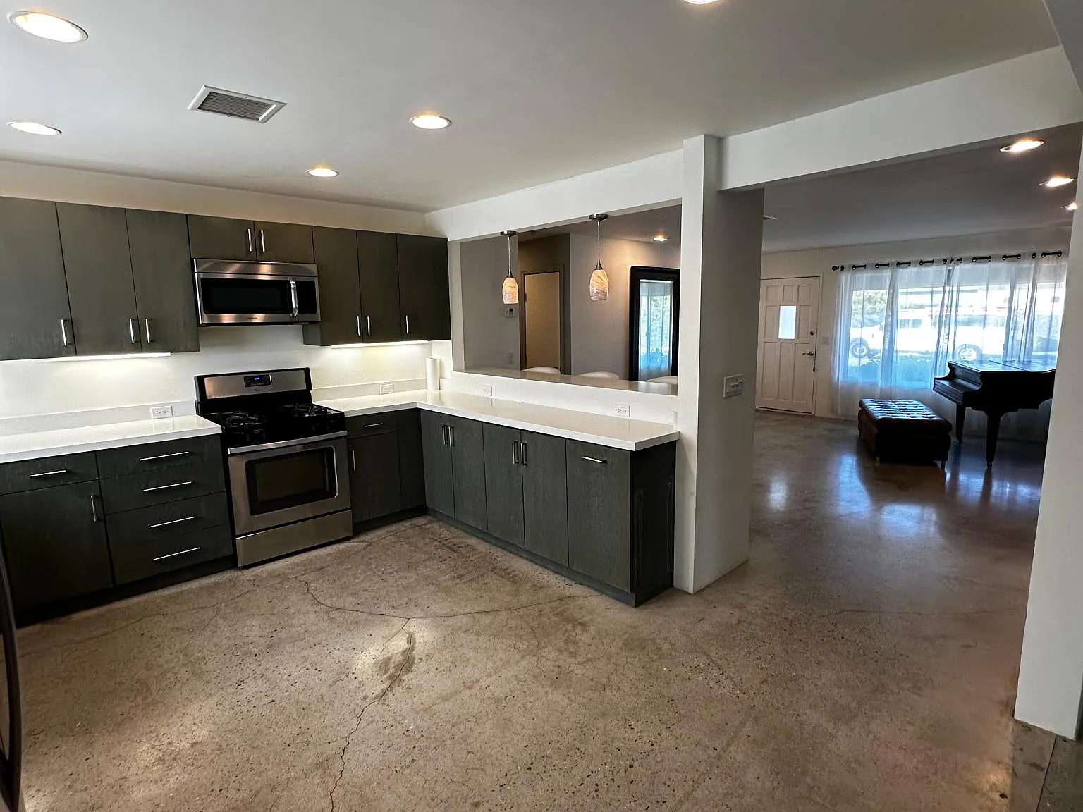 2353 E Powell Rd — Photo 4