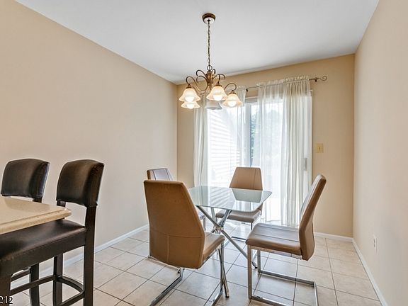 4th image of 34 Davey Dr