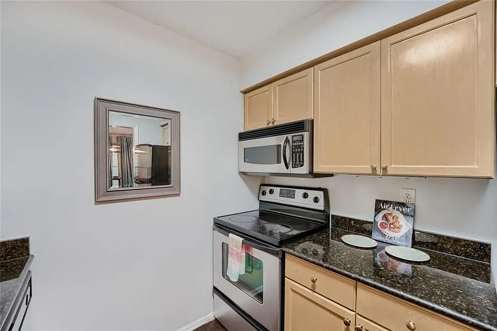 2 bed, 2.0 bath, 1073 sqft, $2,000 — Photo 4