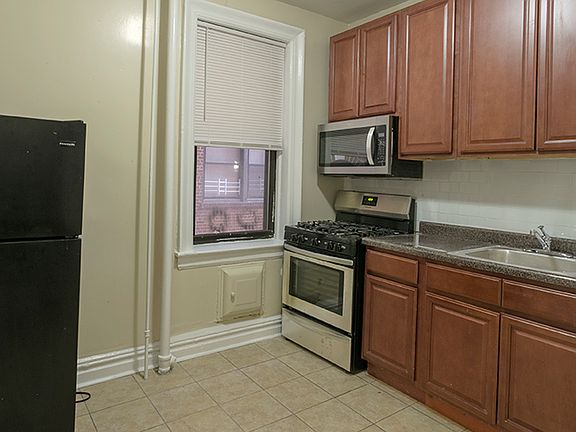 3rd image of 93 Fairview Ave APT A4