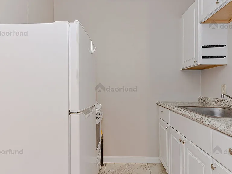 28 Prescott St #6 — Photo 3