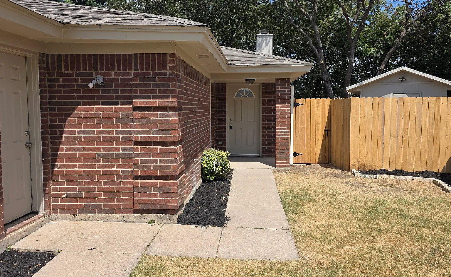 3 bed, 1016 sqft, $1,600 — Photo 2