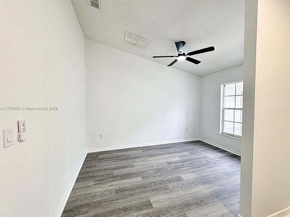 5th image of 1390 Patricia St