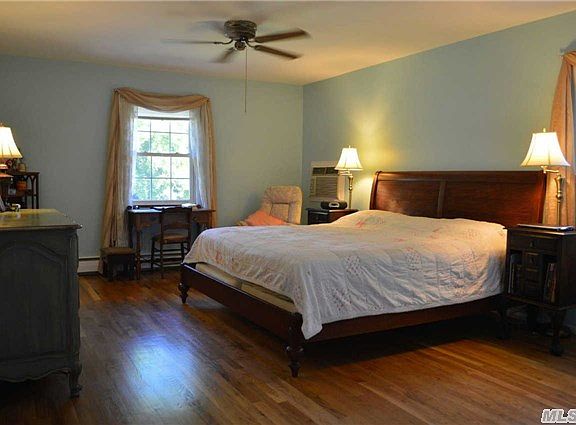 2nd image of 4 Shaker Ct