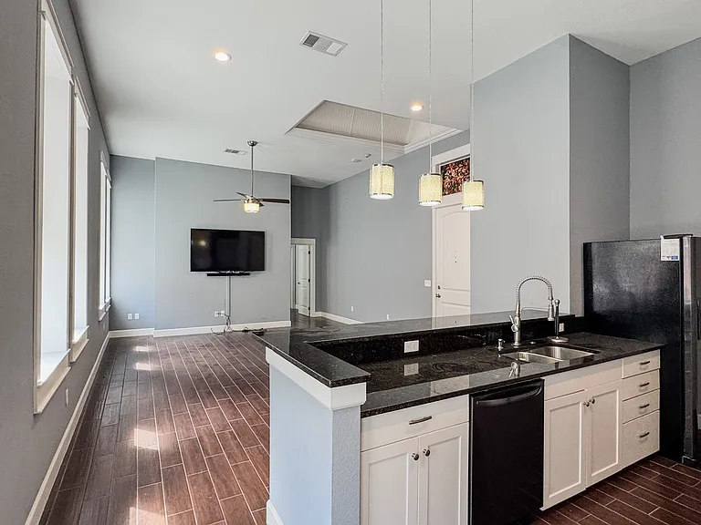 2901 Lee St #1 — Photo 5