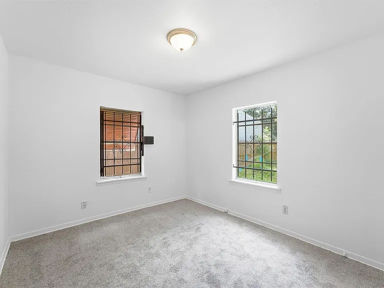5326 Wenda St — Photo 13