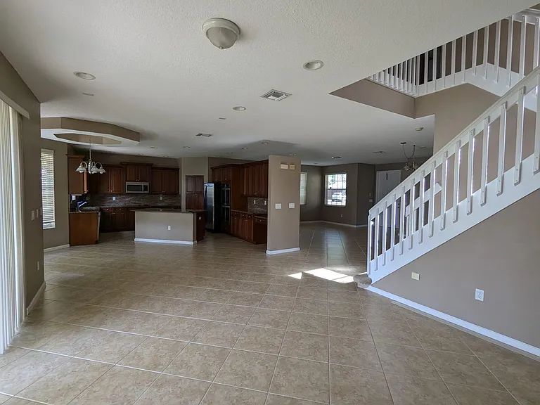 9015 Alexandra Cir — Photo 16