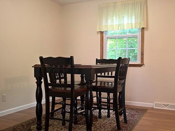 5th image of 210 Bellford Dr