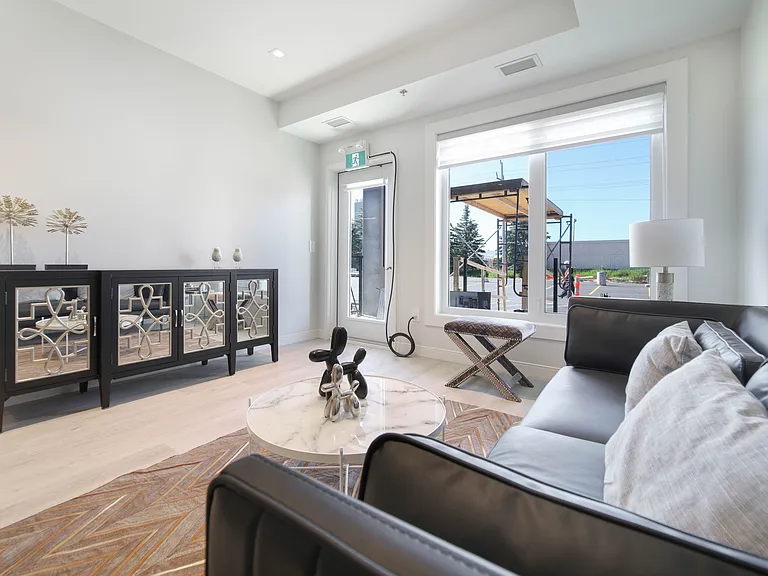2600 McPhillips St — Photo 20