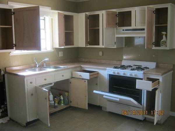 2nd image of 114 Pratt St
