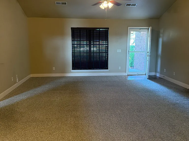 4523 Willow St — Photo 4