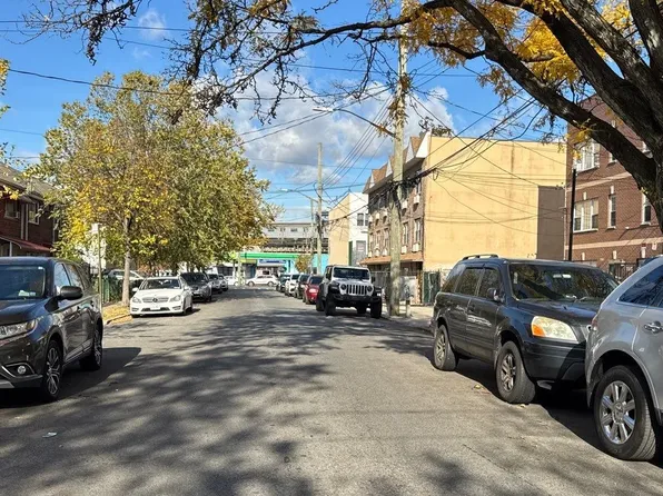 743 Warwick Street image 4 of 4