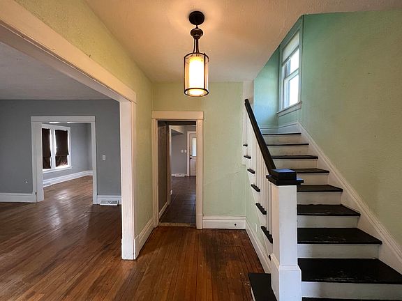 4th image of 2930 Searles Ave